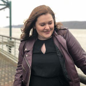 Meet your Posher, Caitlin